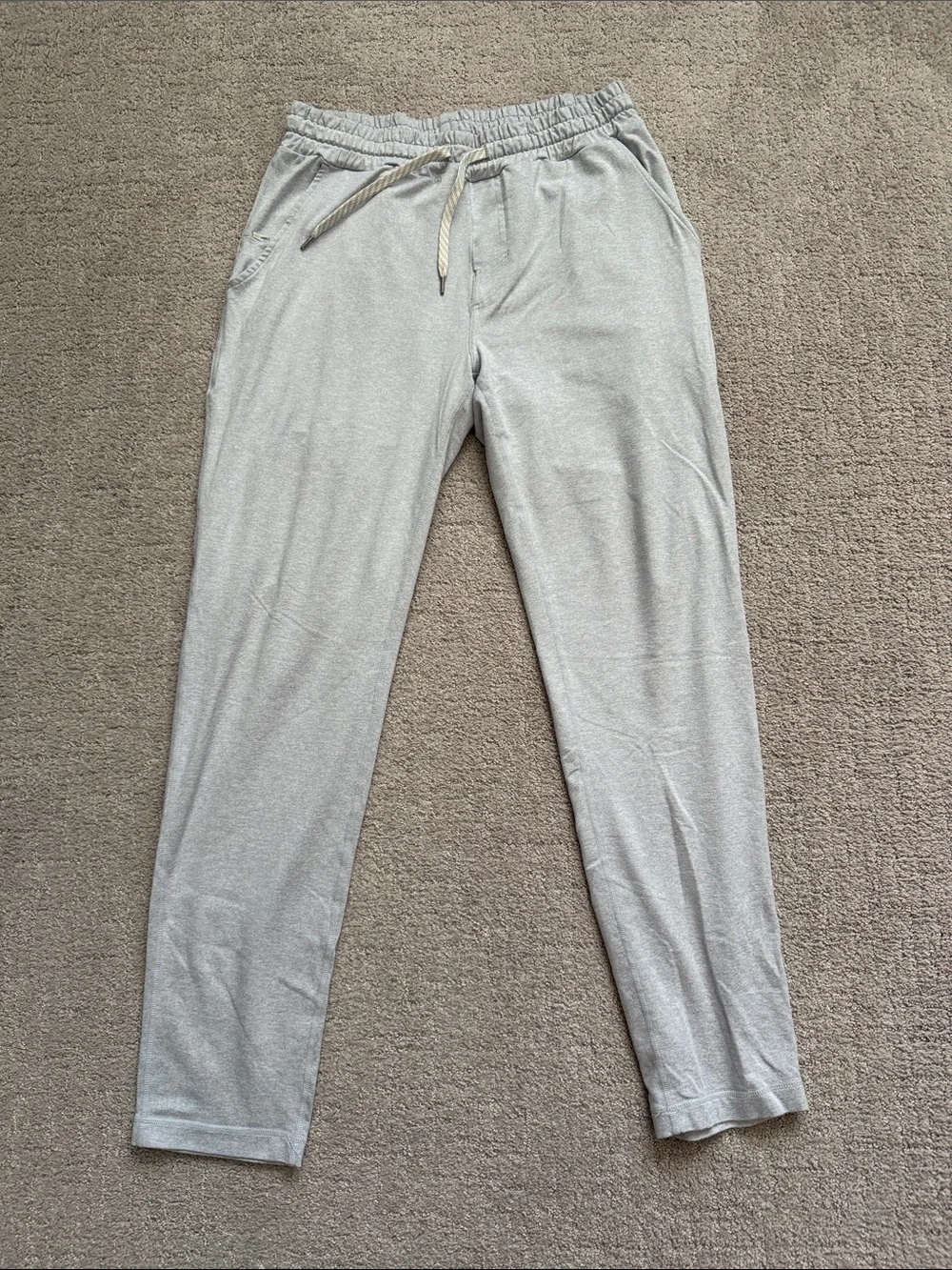 Vuori Men's Ponto Performance Joggers in Platinum Heather - Large